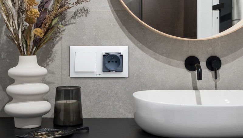 gniazdo bryzgoszczelne - Szafir Ospel